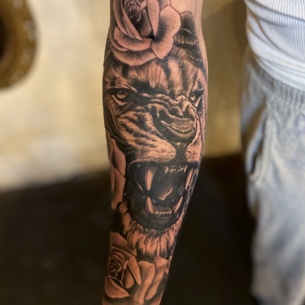 Brandon: Lion and Roses