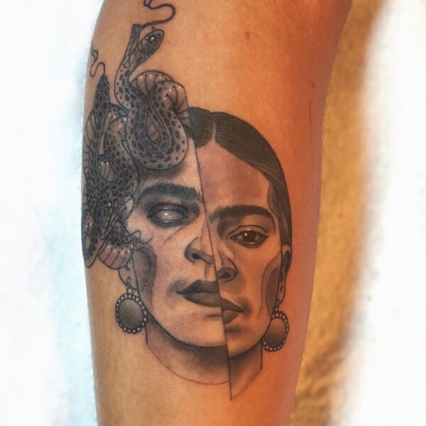 Dock: Frida Kahlo Medusa